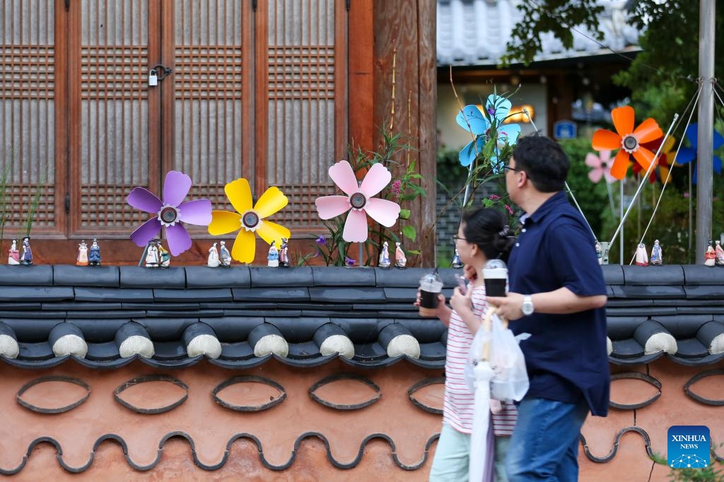 Tourists visit a Hanok village in Jeonju, South Korea, Sept. 20, 2023.(Photo: Xinhua)