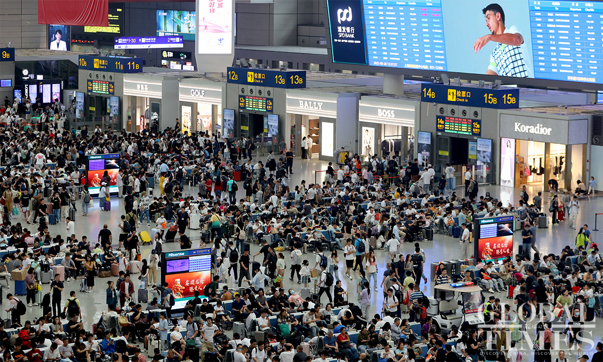 Shanghai railway stations, airports busy for Golden Week holidays ...