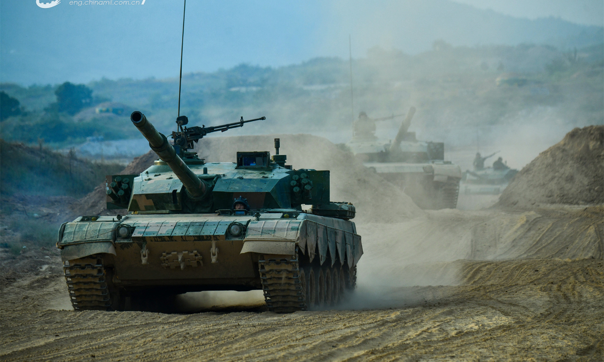 Main battle tanks attached to an Army brigade under the PLA Eastern Theater Command rumble in complex terrain during live-fire training in late September, 2023. Photo:Xinhua