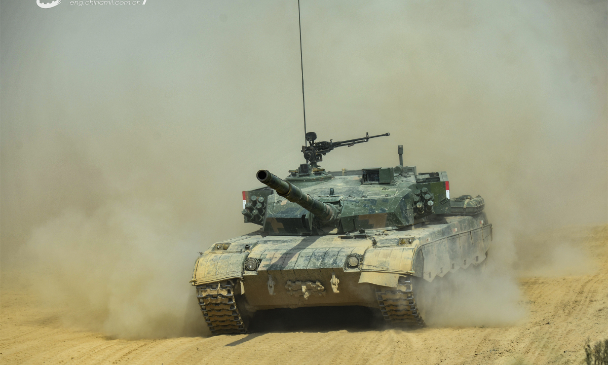 A main battle tank attached to an Army brigade under the PLA Eastern Theater Command rumbles in speed to a designated training field during live-fire training in late September, 2023. Photo:Xinhua