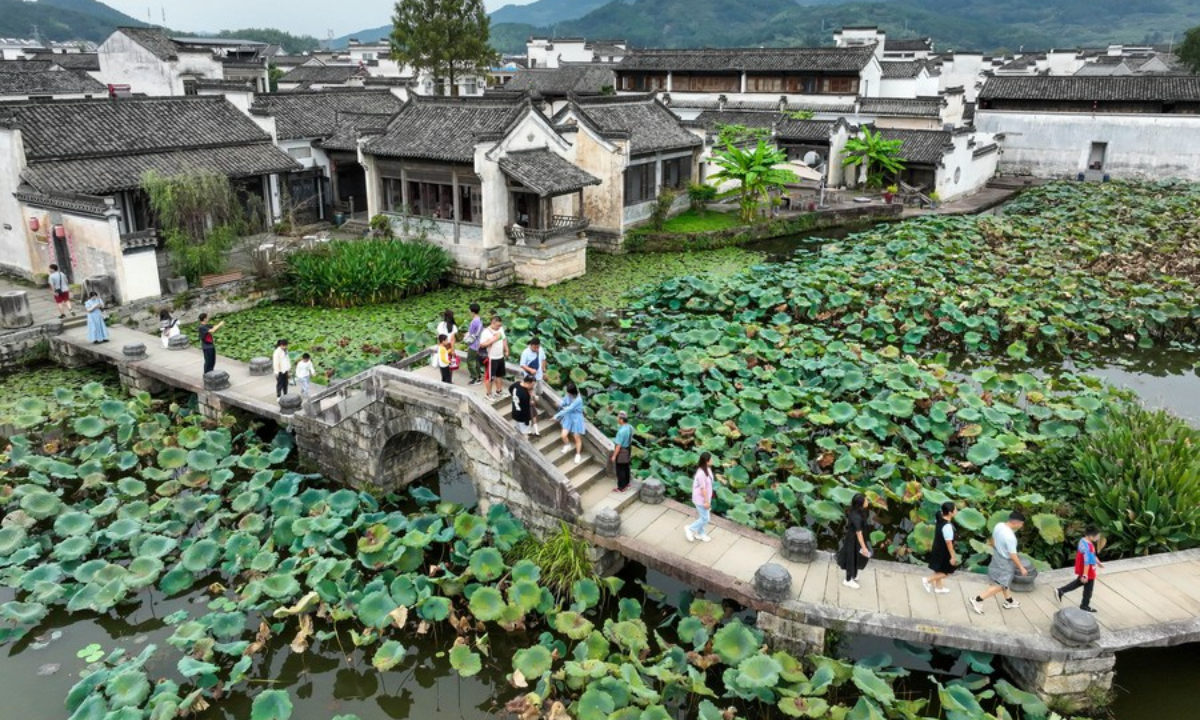 This aerial photo taken on Oct 3, 2023 shows tourists enjoying themselves at the Chengkan Ancient Village in the city of Huangshan, east China's Anhui Province. Photo:Xinhua