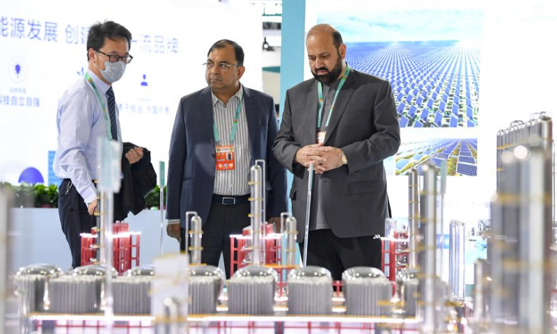 Guests learn about new energy facilities at the sixth China-Arab States Expo in Yinchuan, northwest China's Ningxia Hui Autonomous Region, Sept. 22, 2023.

The sixth China-Arab States Expo opened Thursday in Yinchuan. The expo has set up a clean energy exhibition area and held events to promote the low-carbon energy transformation and strengthen technical cooperation between the states. (Xinhua/Feng Kaihua)