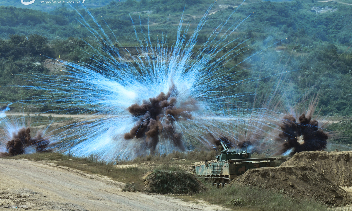 A main battle tank attached to an Army brigade under the PLA Eastern Theater Command advances under the cover of smock shells during live-fire training in late September, 2023. Photo:Xinhua