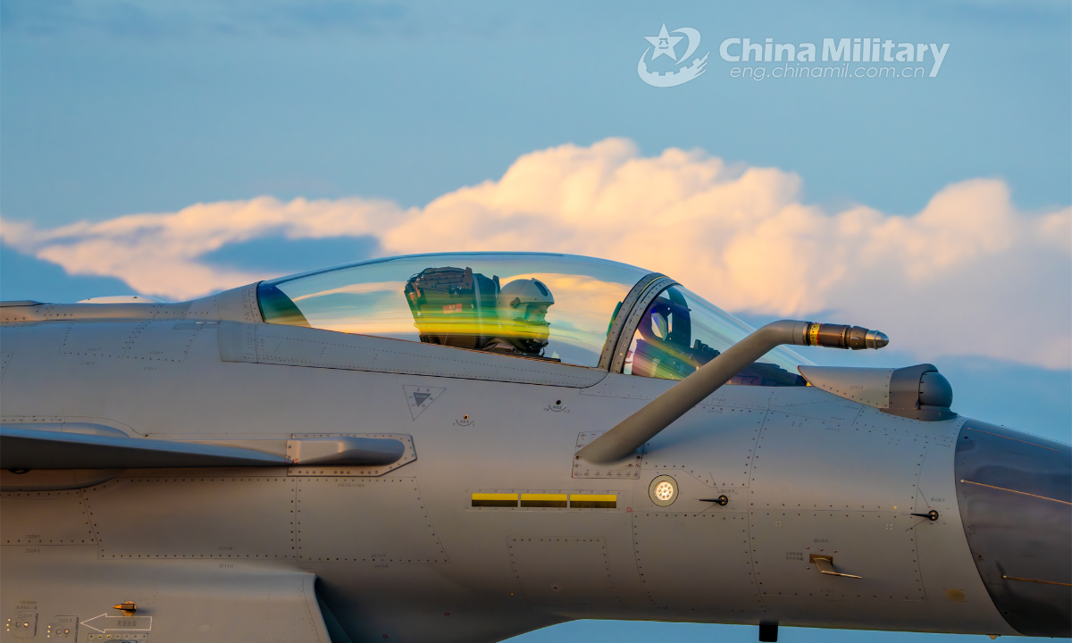 A pilot assigned to an aviation brigade of the air force under the PLA Southern Theater Command gets well-prepared in a J-10 fighter’s cockpit before taking off for a flight training exercise on September 16, 2023. Photo:China Military