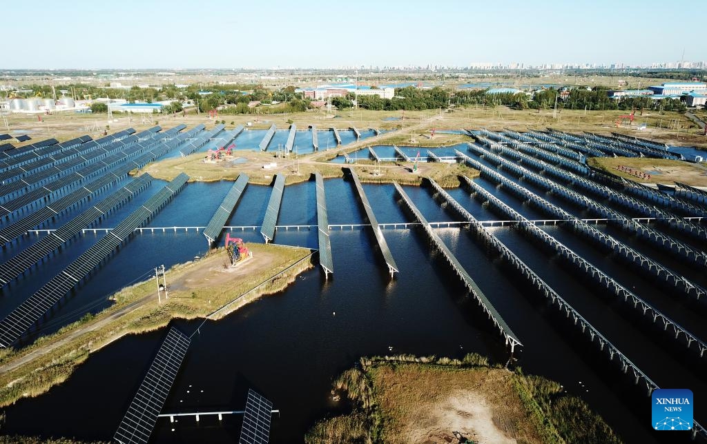 This aerial photo taken on Sept. 19, 2023 shows part of the Xinghuo water surface photovoltaic power station of Daqing Oilfield under PetroChina in Daqing, northeast China's Heilongjiang Province. This power station has an installed capacity of 18.73 megawatts, and its average annual electricity generation is equivalent to that produced by burning 8400 tonnes of standard coal, which in turn reduces carbon dioxide emissions by 22,000 tonnes.(Photo: Xinhua)