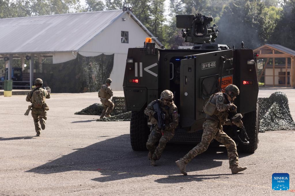 Soldiers demonstrate attacking a fortified position during the SOBRA international fair in Gornja Radgona, Slovenia, on Sept. 21, 2023. Slovenia will increase its defense budget, the country's Minister of Defense Marjan Sarec said at the biennial four-day SOBRA international fair focusing on the areas of defense, security, protection and rescue that opened on Thursday.(Photo: Xinhua)