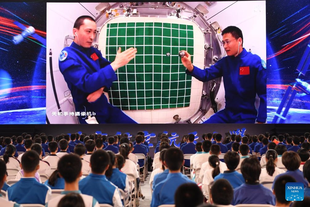 Students attend the fourth live class of the Tiangong Class series at Beihang University in Beijing, capital of China, Sept. 21, 2023. The fourth live class from China's space station was held on Thursday afternoon, delivered by the Shenzhou-16 astronauts Jing Haipeng, Zhu Yangzhu and Gui Haichao to students on Earth.(Photo: Xinhua)