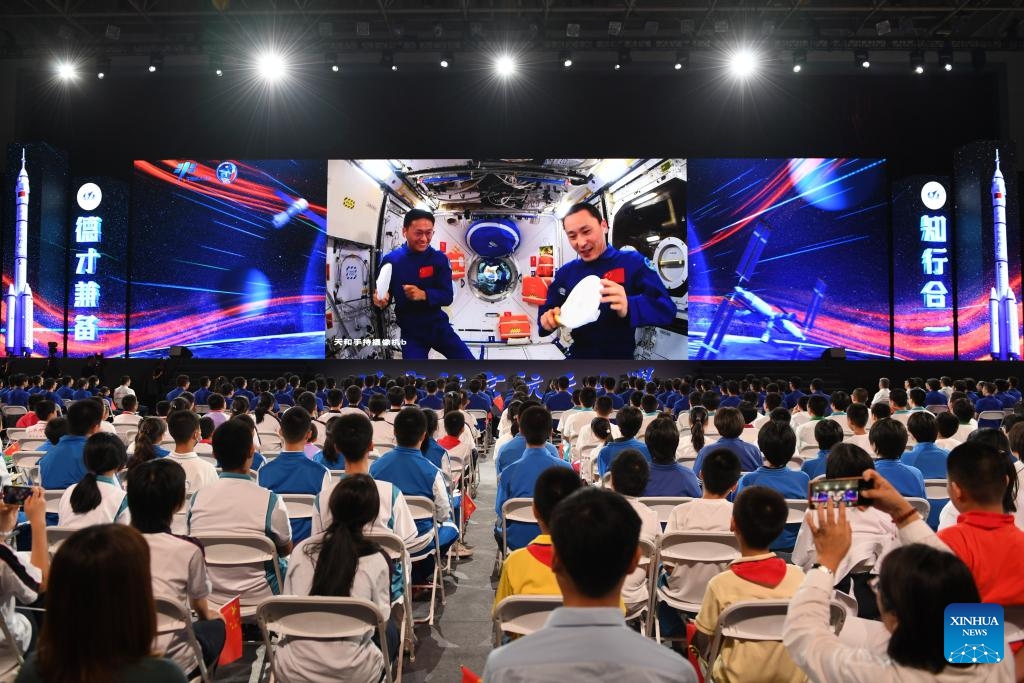 Students attend the fourth live class of the Tiangong Class series at Beihang University in Beijing, capital of China, Sept. 21, 2023. The fourth live class from China's space station was held on Thursday afternoon, delivered by the Shenzhou-16 astronauts Jing Haipeng, Zhu Yangzhu and Gui Haichao to students on Earth.(Photo: Xinhua)