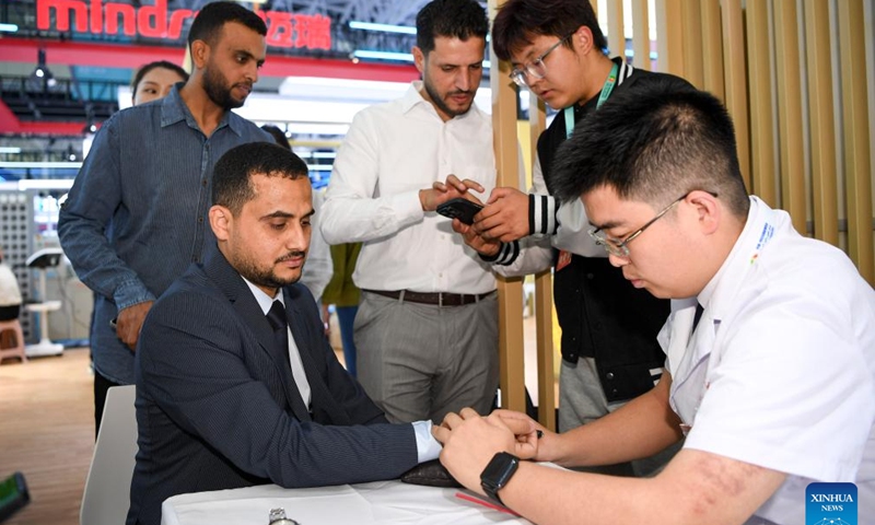 A guest gets Traditional Chinese Medicine (TCM) treatments at the healthcare exhibition area during the sixth China-Arab States Expo in Yinchuan, northwest China's Ningxia Hui Autonomous Region, Sept. 21, 2023.

In recent years, Ningxia has deepened exchanges and cooperation in medical personnel and academics with Arab countries. The two sides have made efforts to build the Internet plus healthcare platform, bringing their cooperation in health care sector to a higher level. (Xinhua/Feng Kaihua)