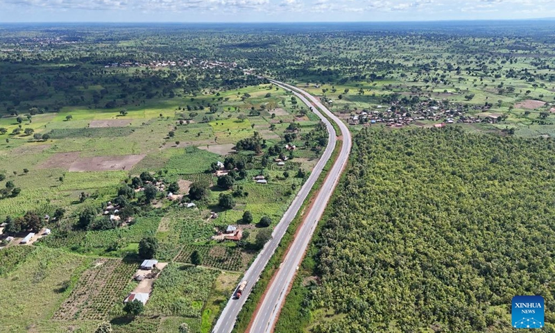 This aerial photo taken on Sept. 20, 2023 shows a view of the Keffi Road project in Nigeria. The Keffi Road project, contracted by the China Harbor Engineering Company (CHEC), comprised the construction of the Abuja-Keffi expressway and dualization of Keffi-Akwanga-Lafia-Makurdi road in central Nigeria. Started in 2019 and completed this year, the project is facilitating local economic activities along with job opportunities and road-construction expertise.(Photo: Xinhua)