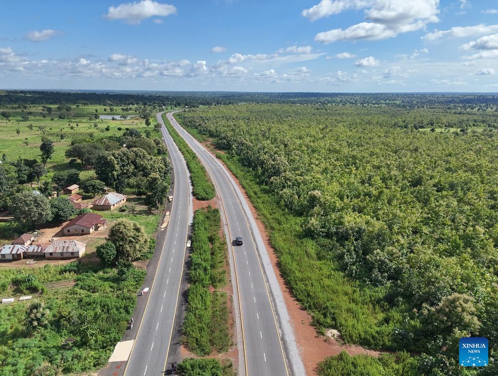 This aerial photo taken on Sept. 20, 2023 shows a view of the Keffi Road project in Nigeria. The Keffi Road project, contracted by the China Harbor Engineering Company (CHEC), comprised the construction of the Abuja-Keffi expressway and dualization of Keffi-Akwanga-Lafia-Makurdi road in central Nigeria. Started in 2019 and completed this year, the project is facilitating local economic activities along with job opportunities and road-construction expertise.(Photo: Xinhua)