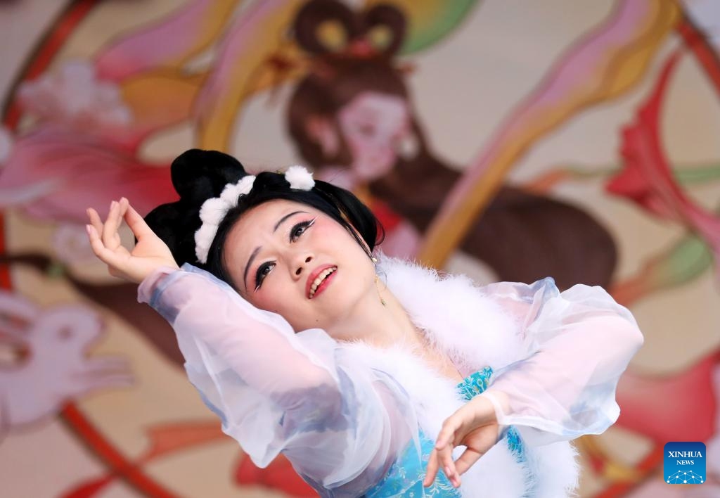 An actress performs at a show for the celebration of the Chinese Mid-Autumn Festival in London, Britain, Sept. 24, 2023.(Photo: Xinhua)