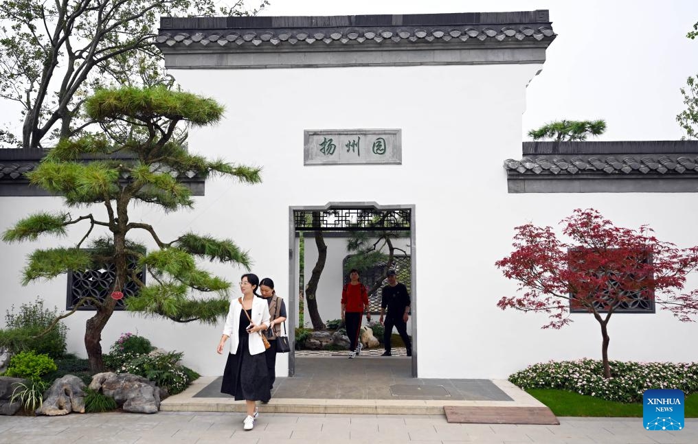 People visit the Yangzhou garden at the 14th China (Hefei) International Garden Expo in Hefei, east China's Anhui Province, Sept. 26, 2023. The expo opened in Hefei on Tuesday, attracting 38 cities to showcase the characteristics of their gardens.(Photo: Xinhua)