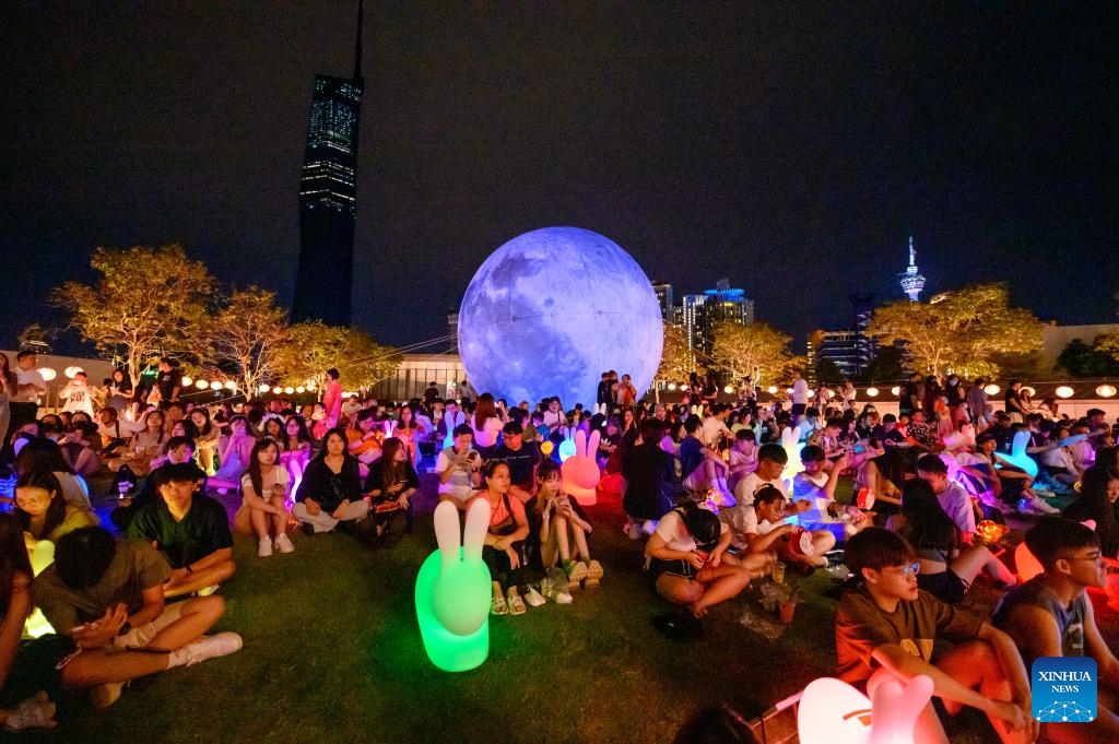 This photo taken on Sept. 23, 2023 shows a moon-shaped installation for the upcoming Mid-Autumn Festival in Kuala Lumpur, Malaysia. The upcoming Mid-Autumn Festival features prominently in multicultural Malaysia, with the overseas Chinese and their local friends enthusiastically marking the key cultural date.(Photo: Xinhua)