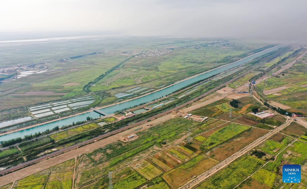 This aerial photo taken on Sept. 14, 2023 shows an irrigation project that draws water from the Yellow River in Linhe District of Bayannur, north China's Inner Mongolia Autonomous Region. The Hetao Irrigation Area, located in Bayannur, north China's Inner Mongolia Autonomous Region, has been diverting water from the Yellow River for irrigate since the Qin Dynasty (221 B.C.-206 B.C.). The current irrigation area stands at 11.54 million mu.(Photo: Xinhua)