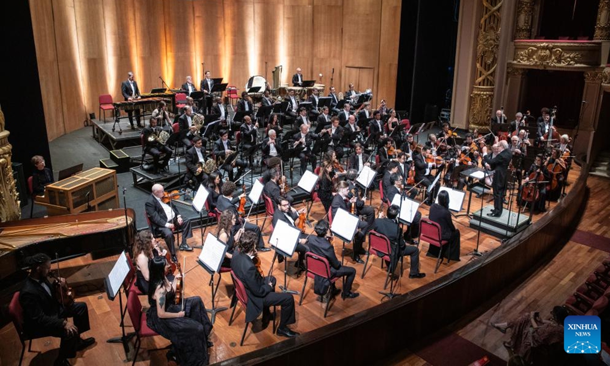 Members of Brazilian Symphony Orchestra perform at the Municipal Theatre of Rio de Janeiro in Brazil, Sept. 28, 2023. On Friday night, Du Xuan, the concertmaster of Symphony Orchestra of China National Opera House, played The Butterfly Lovers with Brazilian Symphony Orchestra, showcasing the charm of Chinese culture and art. (Xinhua/Wang Tiancong)

