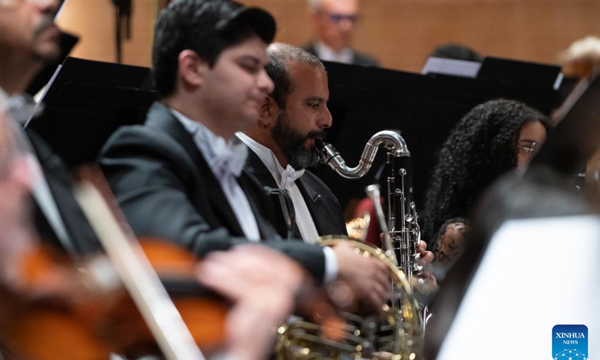 Members of Brazilian Symphony Orchestra perform at the Municipal Theatre of Rio de Janeiro in Brazil, Sept. 28, 2023. On Friday night, Du Xuan, the concertmaster of Symphony Orchestra of China National Opera House, played The Butterfly Lovers with Brazilian Symphony Orchestra, showcasing the charm of Chinese culture and art. (Xinhua/Wang Tiancong)

