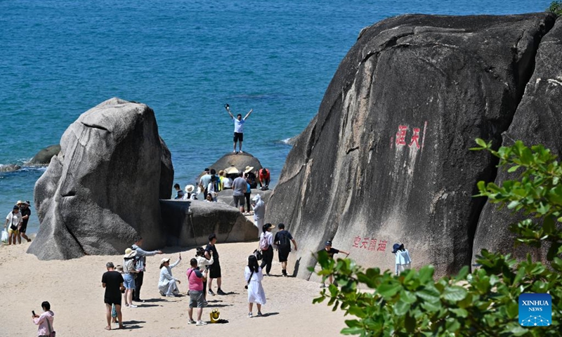 Tourists visit a scenic spot in Sanya, south China's Hainan Province, Oct. 1, 2023. As a popular tourist destination, Sanya is seeing a tourism boom during the National Day holiday. (Xinhua/Guo Cheng)