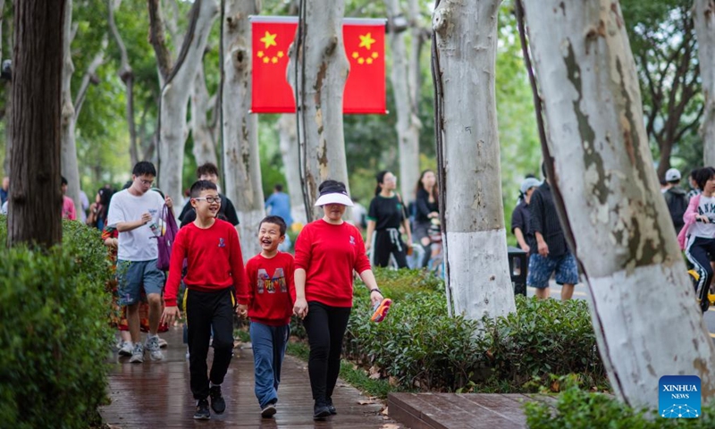 People visit Donghu Lake scenic spot in Wuhan, central China's Hubei Province, Oct. 1, 2023. People across the country enjoy themselves in various way on the first day of the National Day holiday. (Xinhua/Wu Zhizun)