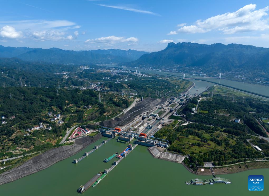 This aerial photo taken on Oct. 8, 2023 shows ships passing through the five-tier ship locks of the Three Gorges Dam in Yichang, central China's Hubei Province. The cargo throughput through the ship lock of the Three Gorges Dam, part of the world's largest hydropower project, totaled 127 million tonnes in the first three quarters this year, up 10.02 percent year on year, data showed Sunday.(Photo: Xinhua)