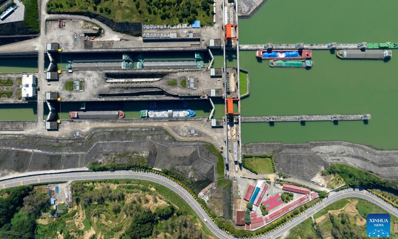 This aerial photo taken on Oct. 8, 2023 shows ships passing through the five-tier ship locks of the Three Gorges Dam in Yichang, central China's Hubei Province.(Photo: Xinhua)