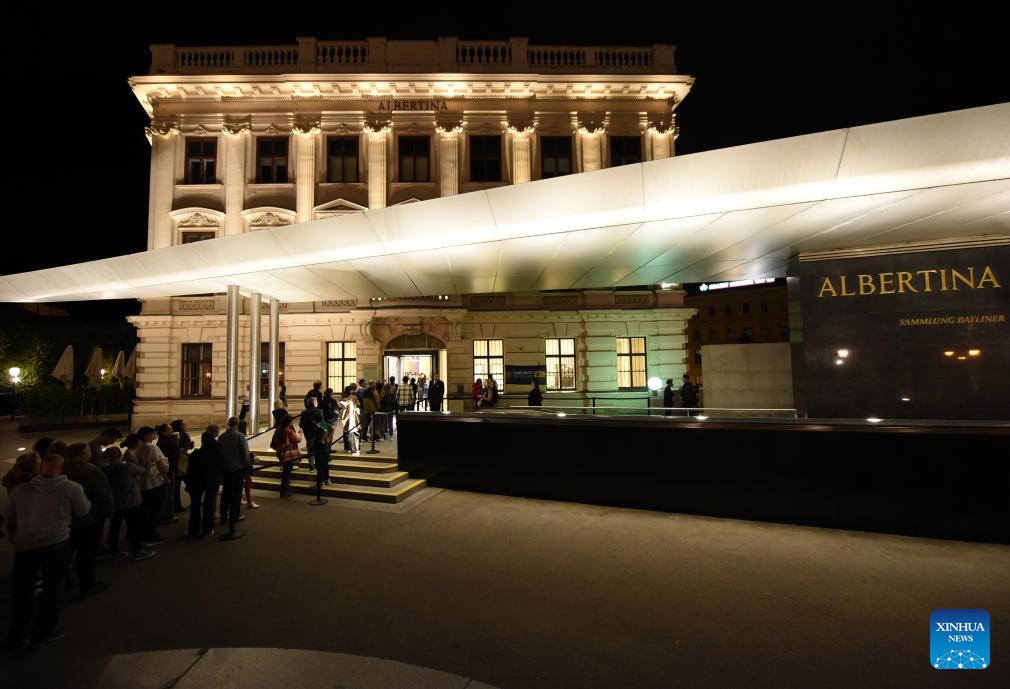 People wait to attend the Long Night of Museums event at Albertina museum in Vienna, Austria, Oct. 7, 2023. Austria on Saturday held the Long Night of Museums cultural event, during which museums and galleries nationwide remained open from 6 p.m. to 1 a.m. Sunday.(Photo: Xinhua)