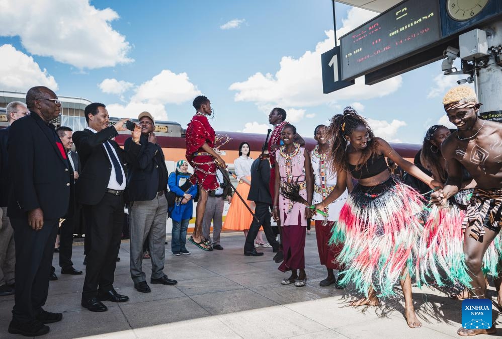 The delegation of envoys watches performance at the Nairobi Station of the Mombasa-Nairobi Railway in Nairobi, Kenya, Oct. 6, 2023.(Photo: Xinhua)