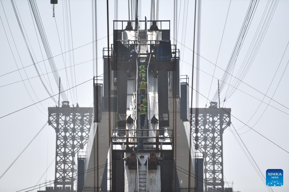 This photo taken on Oct. 10, 2023 shows the construction site of Dongzhuang water control project Jinghe River grand bridge in northwest China's Shaanxi Province. The bridge, which has a total length of 284 meters, saw its main arch closed on Tuesday. The bridge will not only improve traffic, but also serve as a key tourist landmark.(Photo: Xinhua)