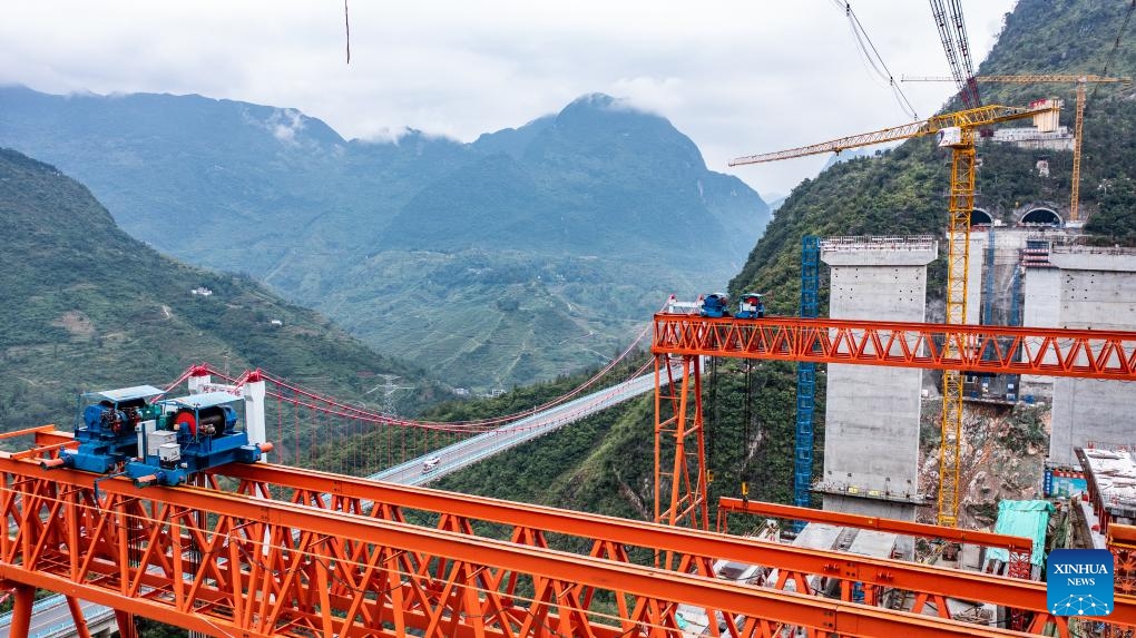 This aerial photo taken on Oct. 10, 2023 shows the construction site of Wumeng Mountain bridge on Nayong-Qinglong Expressway in southwest China's Guizhou Province. The 162.2-kilometer Nayong-Qinglong Expressway will allow vehicles to run at 100 kilometers per hour when accomplished.(Photo: Xinhua)