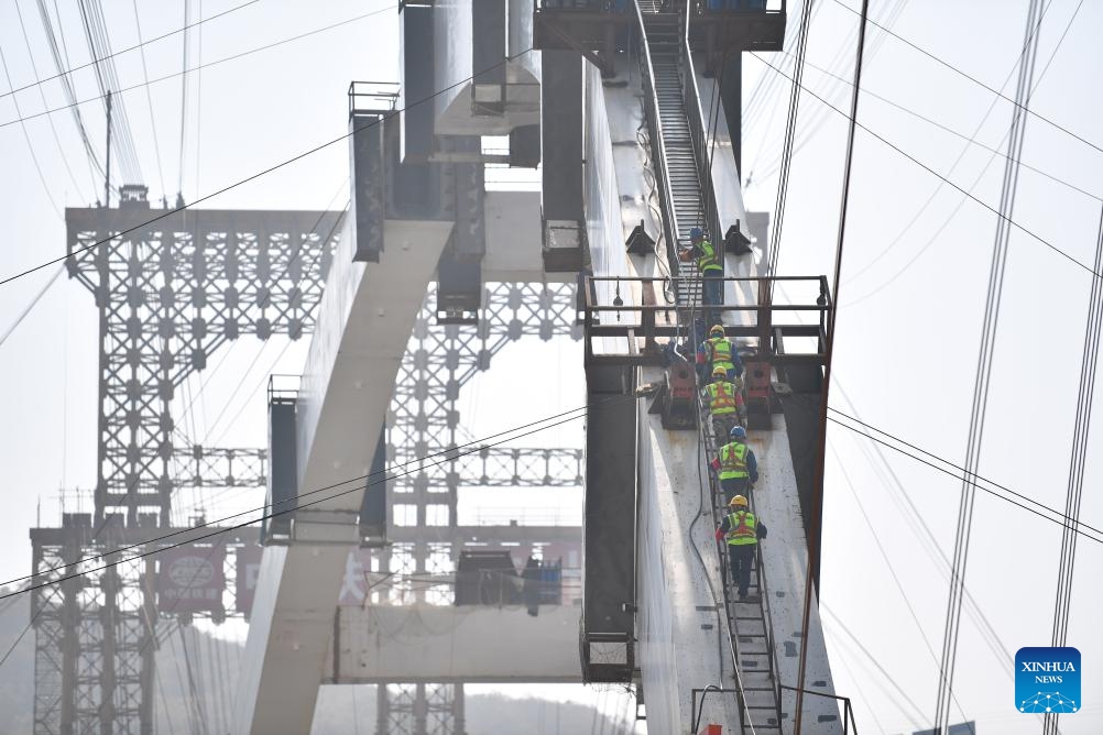 This photo taken on Oct. 10, 2023 shows the construction site of Dongzhuang water control project Jinghe River grand bridge in northwest China's Shaanxi Province. The bridge, which has a total length of 284 meters, saw its main arch closed on Tuesday. The bridge will not only improve traffic, but also serve as a key tourist landmark.(Photo: Xinhua)