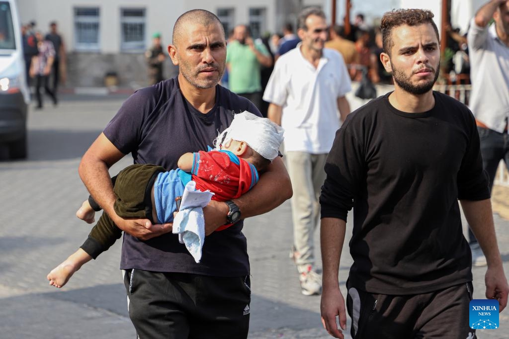 A child injured in an Israeli airstrike is carried to a hospital in Gaza City, on Oct. 9, 2023. The death toll and injuries from Israeli attacks on the Gaza Strip have risen to 687 and 3,726, respectively, according to the latest update by the Palestinian Health Ministry on Monday. The death toll from Hamas' weekend surprise attack on southern Israel rose to more than 900, Israel's state-owned Kan TV reported on Monday. (Photo: Xinhua)