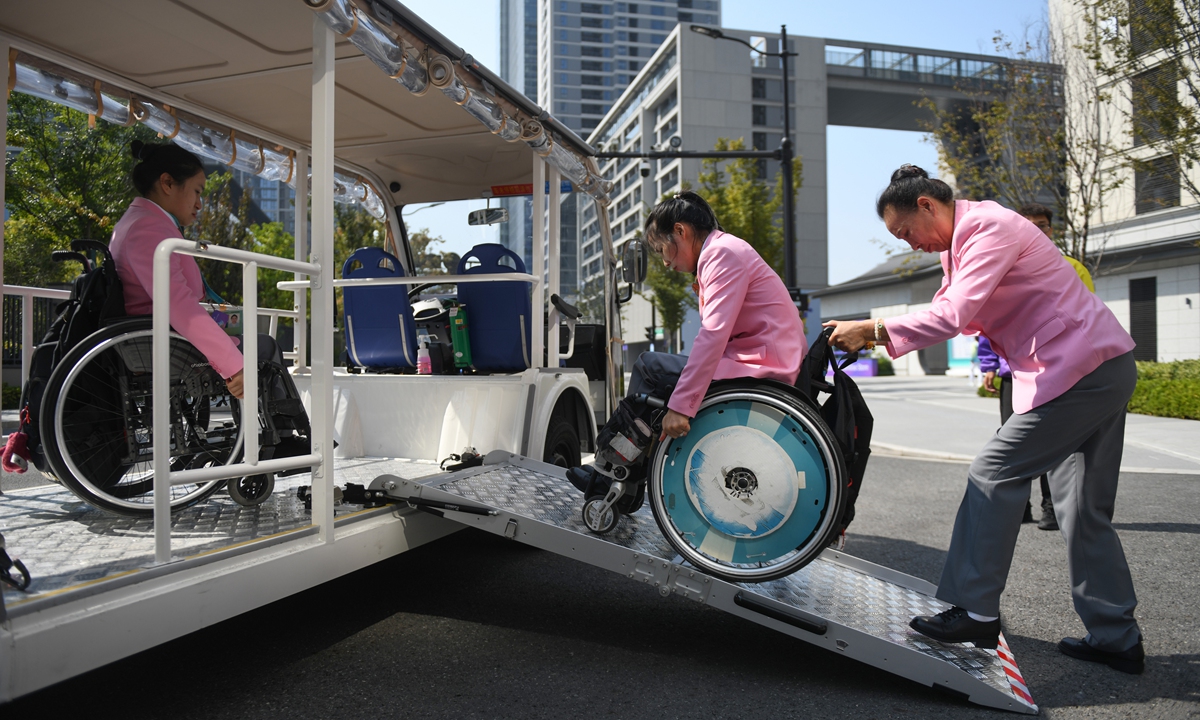 Members of the Chinese sports delegation get on a barrier-free shuttle in the 4th Asian Para Games Village, which opened on October 16, 2023, in Hangzhou, East China's Zhejiang Province. The Hangzhou Asian Para Games will be held from October 22 to 28. Photo: VCG