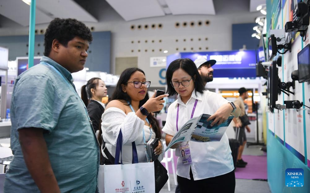 Participants from Peru visit the 134th session of the China Import and Export Fair in Guangzhou, south China's Guangdong Province, Oct. 15, 2023. The 134th session of the China Import and Export Fair, also known as the Canton Fair, has attracted exhibitors and buyers from across the globe.(Photo: Xinhua)