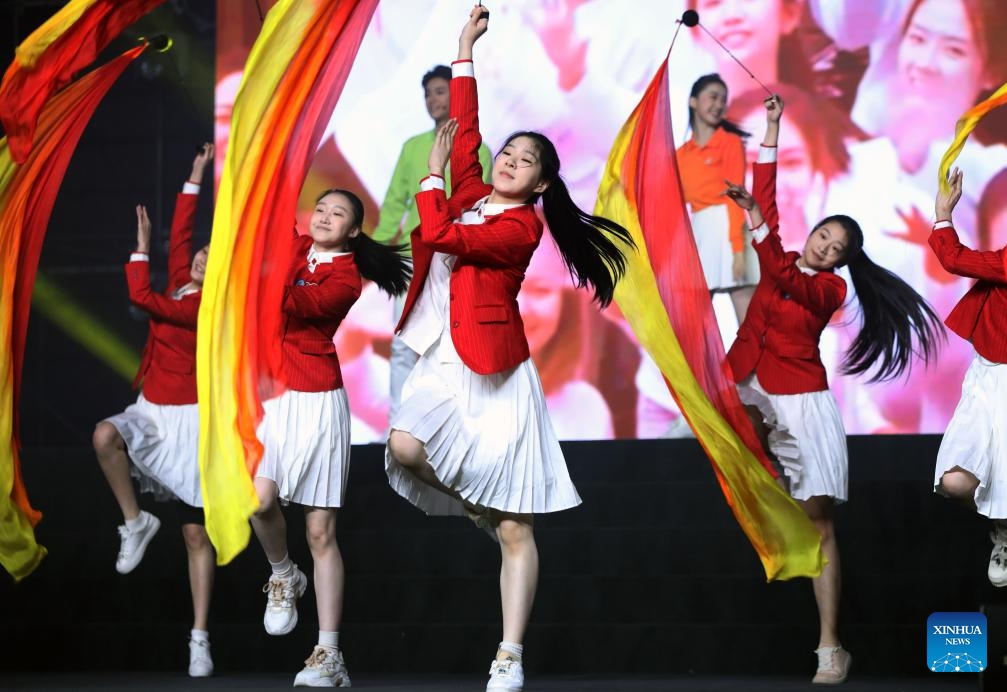 Volunteers perform on stage at the swearing-in ceremony for volunteers of the upcoming sixth China International Import Expo (CIIE) in Shanghai, east China, Oct. 17, 2023. A swearing-in ceremony for volunteers of the sixth CIIE was held at the National Exhibition and Convention Center (Shanghai) on Tuesday. Up until now, the sixth CIIE has recruited over 5,700 volunteers from 40 universities in Shanghai.(Photo: Xinhua)