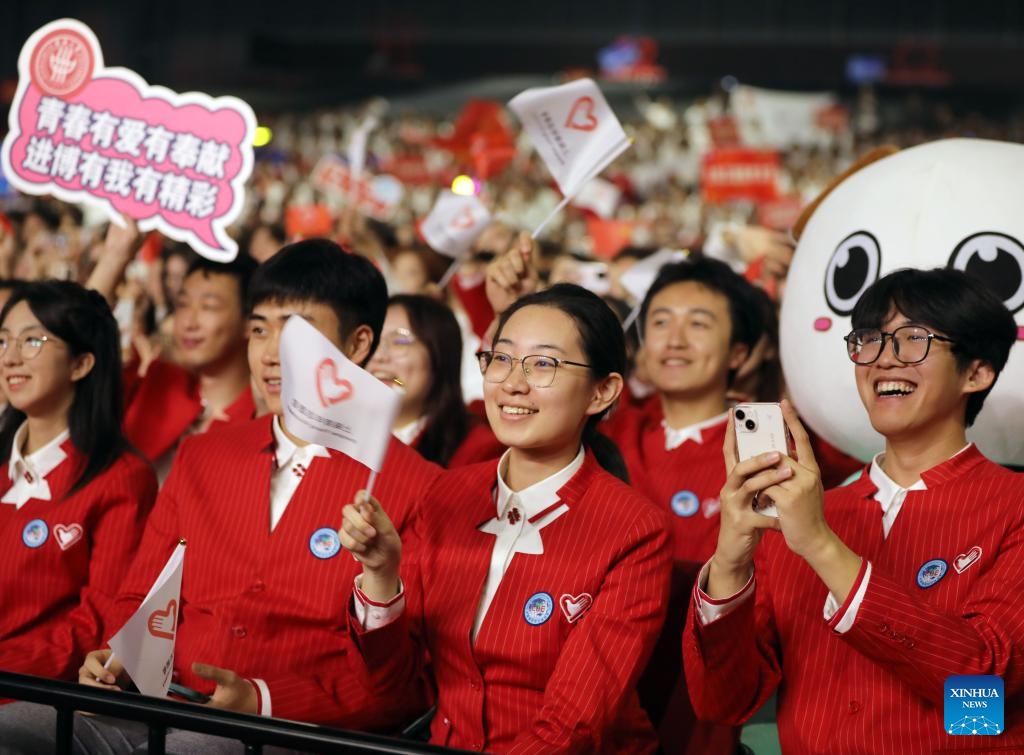 This photo taken on Oct. 17, 2023 shows volunteers at the swearing-in ceremony for volunteers of the upcoming sixth China International Import Expo (CIIE) in Shanghai, east China. A swearing-in ceremony for volunteers of the sixth CIIE was held at the National Exhibition and Convention Center (Shanghai) on Tuesday. Up until now, the sixth CIIE has recruited over 5,700 volunteers from 40 universities in Shanghai.(Photo: Xinhua)