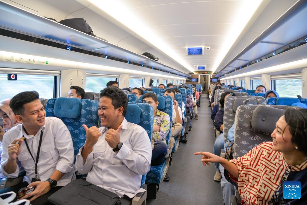 Passengers chat in a carriage of a high-speed electrical multiple unit (EMU) train running on the Jakarta-Bandung High-Speed Railway in Indonesia, Oct. 17, 2023. The Jakarta-Bandung High-Speed Railway (HSR) jointly built by China and Indonesia was officially put into commercial operation on Tuesday.(Photo: Xinhua)