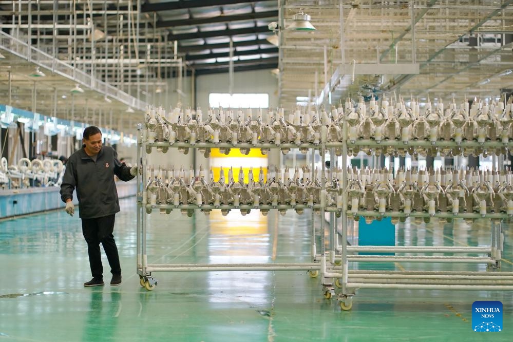 A worker moves children bicycle frames at a manufacturing company in Pingxiang County, north China's Hebei Province, Oct. 16, 2023. Pingxiang, dubbed the city of children wheels, has made great efforts in boosting its children bicycle business in recent years. Products here have been sold to over 60 countries and regions including Russia, Vietnam, Kenya and Sri Lanka.(Photo: Xinhua)