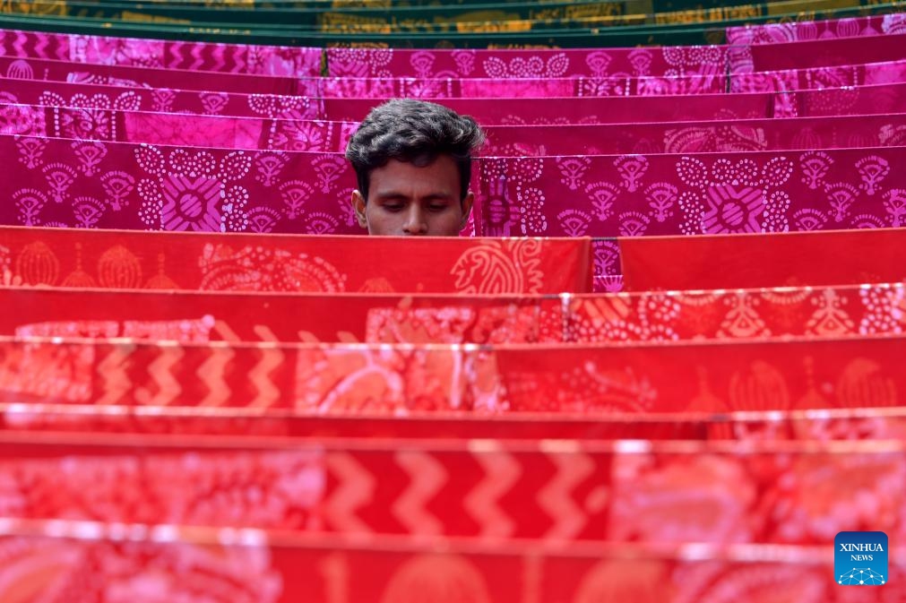 A worker dries colored cloth at a factory in Narayanganj, Bangladesh, Oct. 17, 2023.(Photo: Xinhua)