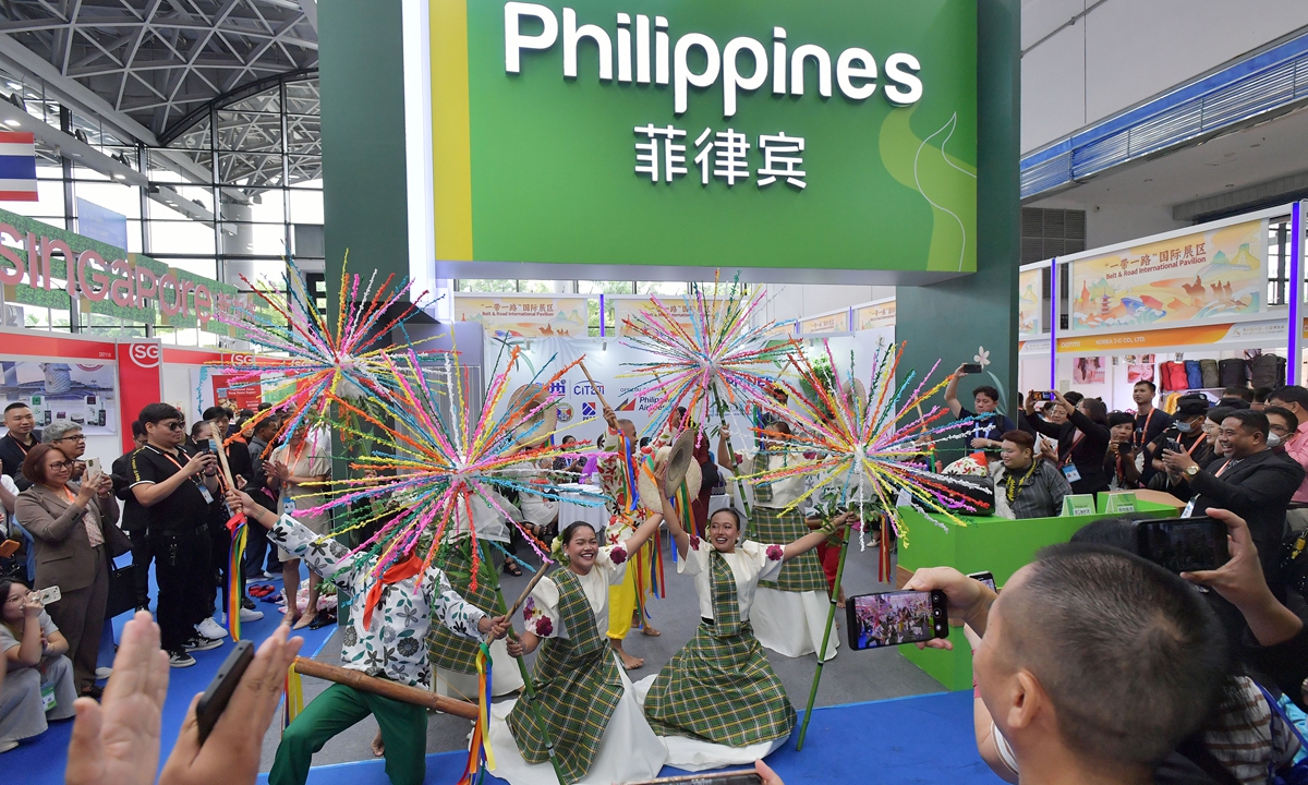 Exhibitors from the Philippines perform local songs and dances at the 20th China-ASEAN Expo which kicked off on September 16th, 2023, in Nanning, South China's Guangxi Zhuang Autonomous Region. Photo: VCG