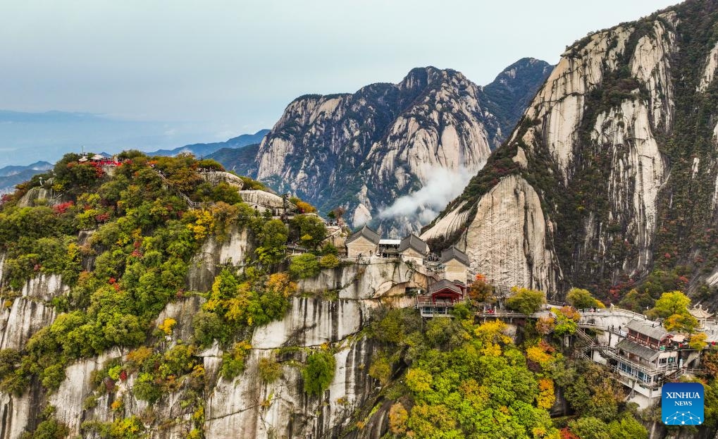 This aerial photo taken on Oct. 19, 2023 shows people visiting Mount Huashan in northwest China's Shaanxi Province.(Photo: Xinhua)