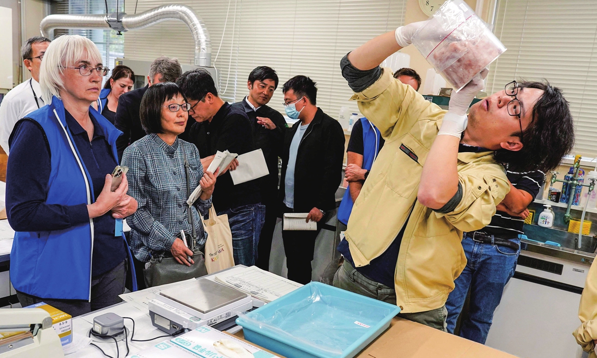 A team of experts from the International Atomic Energy Agency (IAEA) with scientists from China, South Korea and Canada observe a local staff member demonstrating the analysis of radioactivity of fish from Fukushima at the Marine Ecology Research Institute in Onjuku, Chiba Prefecture on October 20, 2023. UN inspectors took samples from a fish market near the Fukushima nuclear power plant on October 19 following the dumping of nuclear-contaminated water in August. Photo: VCG