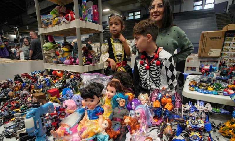 People visit the Vancouver Comic and Toy Show in Vancouver, British Columbia, Canada, on Oct. 21, 2023. The Vancouver Comic and Toy Show, a two-day event over the weekend, features a vast array of collectible toys, superhero memorabilia, comic books, and pop culture items, drawing thousands of collectors and enthusiasts. (Photo: Xinhua)