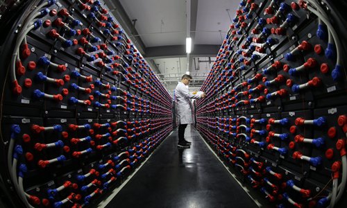 An engineer checks power at a cloud computing center in Xiangyang, Central China's Hubei Province, in November. Photo: VCG