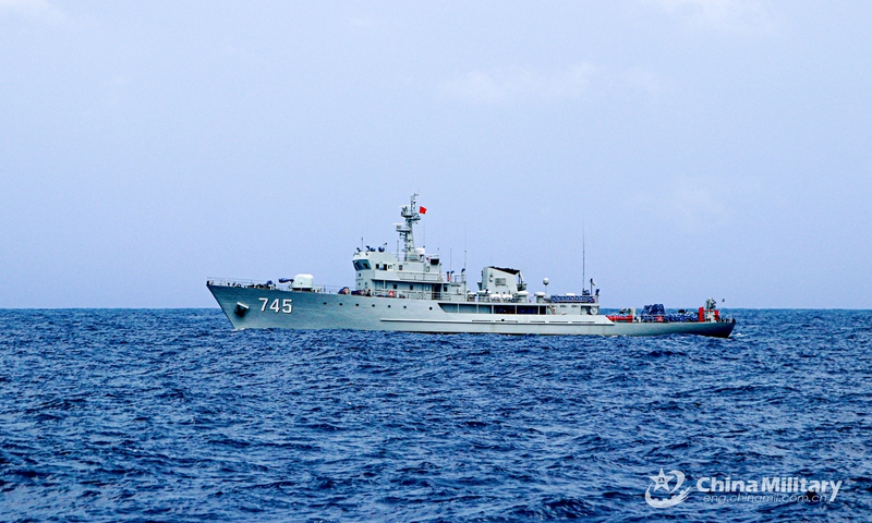 A minesweeper attached to a naval minesweeper flotilla of the PLA Navy sails towards target sea area during a round-the-clock mine-countermeasures (MCM) training exercise. The exercise, which was held in unfamiliar sea areas from September 9 to September 13, aimed to hone the troops' combat capabilities. (eng.chinamil.com.cn/Photo by Dong Jianhua)