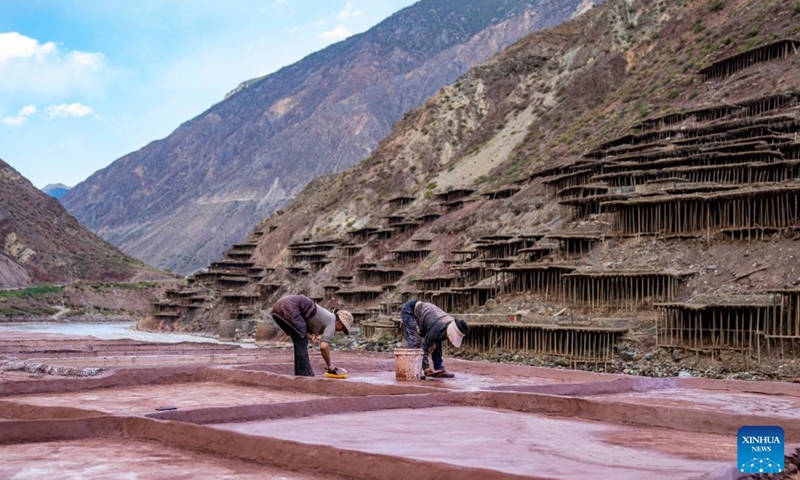 Villagers work at a salt field in Naxi Ethnic Township of Markam County in the city of Qamdo, southwest China's Tibet Autonomous Region, Oct. 20, 2023. (Photo: Xinhua)