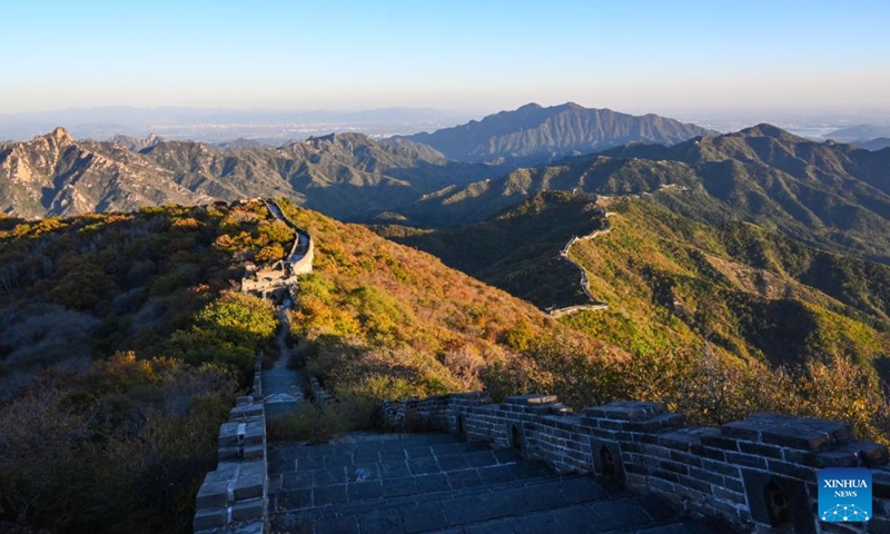 This aerial photo taken on Oct. 21, 2023 shows the autumn scenery of the Mutianyu section of the Great Wall in Beijing, capital of China (Photo: Xinhua)