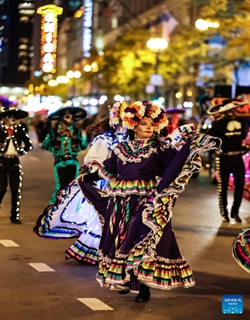 Mexican dancers are pictured at the Art in the Dark Halloween Parade on State Street in downtown Chicago, the United States, Oct. 21, 2023. (Photo: Xinhua)