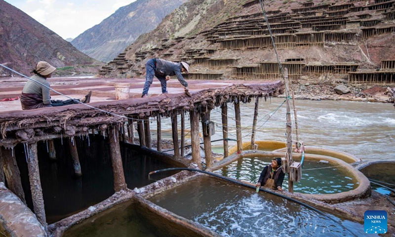 Villagers work at a salt field in Naxi Ethnic Township of Markam County in the city of Qamdo, southwest China's Tibet Autonomous Region, Oct. 20, 2023. (Photo: Xinhua)