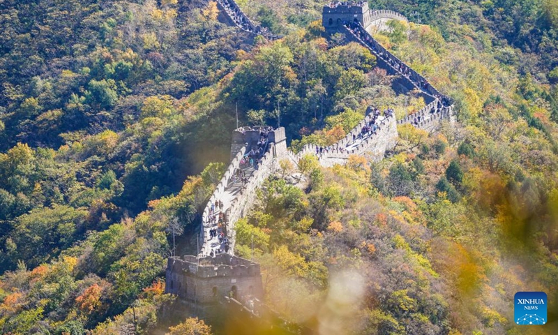 This aerial photo taken on Oct. 21, 2023 shows the autumn scenery of the Mutianyu section of the Great Wall in Beijing, capital of China (Photo: Xinhua)