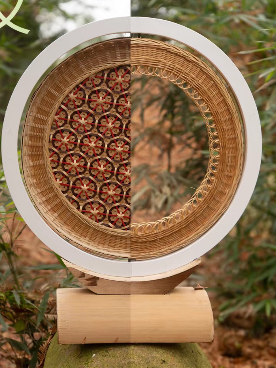 A mirror with plum blossom patterns made with bamboo weaving by Zhang Dingjuan Photo: Courtesy of Zhang Dingjuan